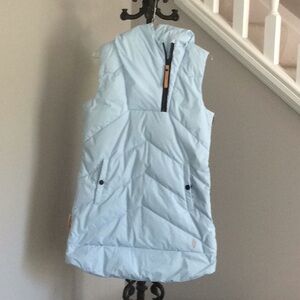 Woman’s INDEGENA long hooded puffer vest. S